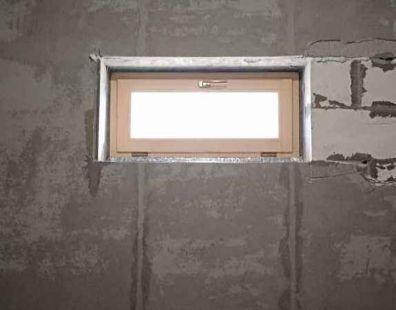 Окна для бани 500х1000 вид со стороны петель.