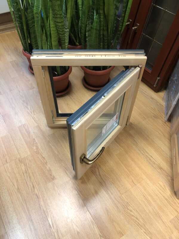 Окно из лиственницы в сауну